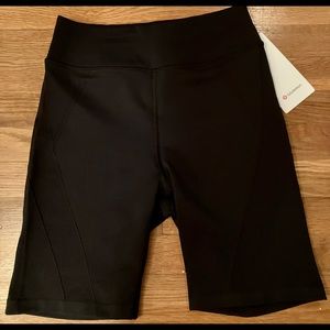 NWT Lululemon “For The Chill Of It” shorts. Size 8
